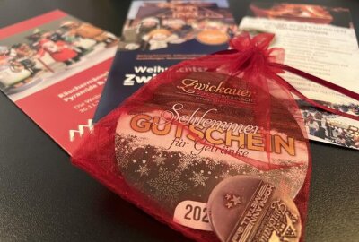 Weihnachtszeit in Zwickau beginnt am 25. November - Bis 22. Dezember erwarten Besucher auf dem Haupt- und dem Kornmarkt 100 schön dekorierte Hütten und Stände von Händlern, Handwerkern und Gastronomen.