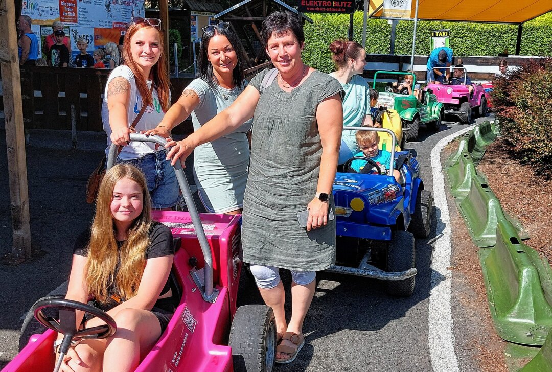 Weil's die Kinder vom Wichern Haus gut haben sollen! - Die Minicars waren der absolute Renner. Foto: Karsten Repert