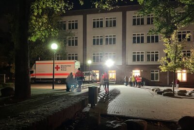 Weltkriegsbombe in Hamburger Ausgehviertel entschärft - Auch das Deutsche Rote Kreuz war im Einsatz.