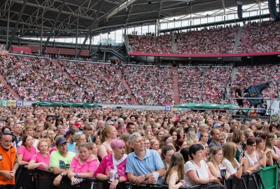 Weltstar Pink begeistert vor 44.000 Zuschauern in Leipzig - Pink begeistert Fans mit ihrer Musik und einer akrobatischen Show. Foto: Anika Weber