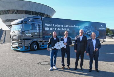 Weltweit erster eTruck fährt in Sachsen! - Der erste MAN eTruck findet seinen Weg zum Kunden. Foto: EHL Media/Erik-Holm Langhof