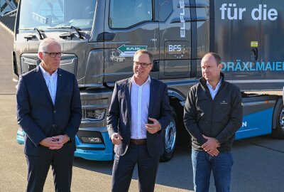 Weltweit erster eTruck fährt in Sachsen! - Der erste MAN eTruck findet seinen Weg zum Kunden. Foto: EHL Media/Erik-Holm Langhof