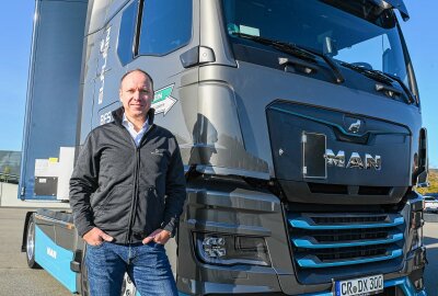 Weltweit erster eTruck fährt in Sachsen! - Der erste MAN eTruck findet seinen Weg zum Kunden. Foto: EHL Media/Erik-Holm Langhof