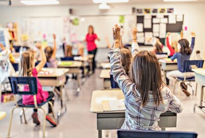 Wenn das Kind nicht in die Schule kommt: Auch Eltern haben Pflichten - Ob ein Schüler der Klasse unentschuldigt fehlt, müssen auch die Lehrer mit überprüfen. Foto: Louis-Photo - stock.adobe.com