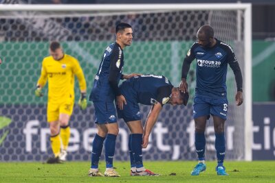 Werder erreicht durch 1:0 in Paderborn Pokal-Achtelfinale - Paderborns Spieler reagieren nach dem 0:1 gegen Werder Bremen.