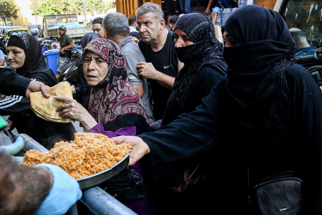 WHO-Hilfe nach erstem Cholera-Fall im Libanon - Vertriebene leben unter teils unhygienischen Zuständen auf engstem Raum zusammen (Archivbild)