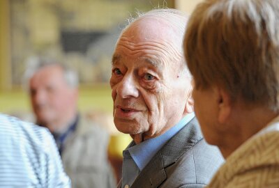 Wichtiger Zeitzeuge: Skulptur soll an Holocaust-Überlebenden erinnern - Dem Chemnitzer Ehrenbürger Justin Sonder wird nun eine Skulptur gebaut. Foto: Andreas Seidel