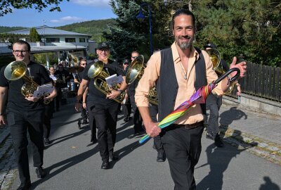 Wie Bad Schlema wieder zur Blasmusik-Hauptstadt Europas wurde - Durch das 31. Europäische Blasmusikfestival hat sich Bad Schlema jetzt wieder für drei Tage in die Blasmusik-Hauptstadt Europas verwandelt. Foto: Ralf Wendland