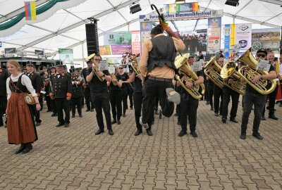 Wie Bad Schlema wieder zur Blasmusik-Hauptstadt Europas wurde - Durch das 31. Europäische Blasmusikfestival hat sich Bad Schlema jetzt wieder für drei Tage in die Blasmusik-Hauptstadt Europas verwandelt. Foto: Ralf Wendland