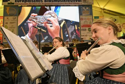 Wie Bad Schlema wieder zur Blasmusik-Hauptstadt Europas wurde - Durch das 31. Europäische Blasmusikfestival hat sich Bad Schlema jetzt wieder für drei Tage in die Blasmusik-Hauptstadt Europas verwandelt. Foto: Ralf Wendland