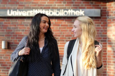 Wie der Studienstart an der Uni gelingt - In den ersten Uni-Wochen bieten viele Hochschulen Einführungen zur Bibliotheksnutzung und Kurse zu Lernmethoden und Prüfungen an