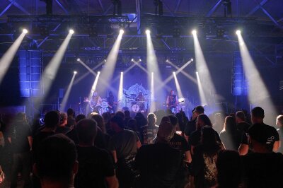 Wie die Metalheads Chemnitz unsicher machen - Deserted Fear waren einer der Hauptbands am Samstagabend.