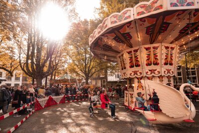 Wie die Tulpe nach Holland kam: zu Besuch in Leiden - Jedes Jahr am 3. Oktober ist Volksfest in Leiden: An diesem Tag zogen einst die spanischen Belagerer aus der Stadt ab - 2024 jährt sich das Ereignis zum 450. Mal.