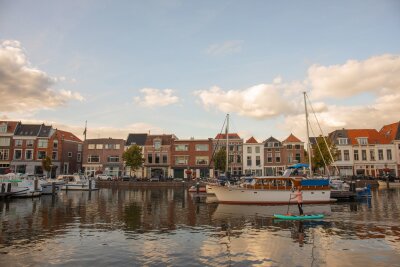 Wie die Tulpe nach Holland kam: zu Besuch in Leiden - Idylle am Hafen in Leiden: Die Nordsee ist nicht weit von hier.