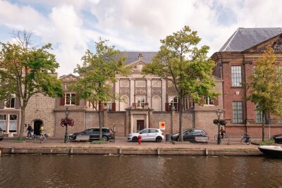 Wie die Tulpe nach Holland kam: zu Besuch in Leiden - "De Lakenhal" ist eines von 13 Museen in Leiden - es zeigt unter anderem Rembrandt-Werke.