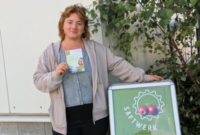 Wie ein junges Ehepaar aus dem Vogtland einen Beitrag für die Zukunft leistet - Luisa Büchold hat das Logo und das Schild, auch fürs Internet, kreiert. Foto: Simone Zeh