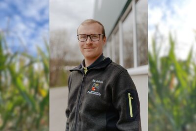 Wie ein Maislabyrinth in Chemnitz entsteht: High-Tech Landwirtschaft trifft Feuerwehr - Stefan Wunderlich vom Wirtschaftshof Sachsenland AG erklärt den Prozess, der gemeinsam mit der Feuerwehr Wittgensdorf für deren 150-jähriges Jubiläum realisiert wurde.