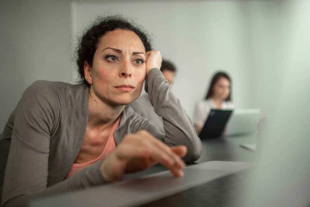 Wie Sie nach dem Urlaub entspannt im Arbeitsalltag ankommen - Motivationstief direkt nach dem Urlaub? Ein sanfter Übergang in den Arbeitsalltag beugt dem Post-Holiday-Blues  vor.