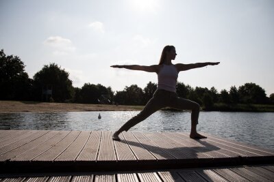 Wie uns mehr Achtsamkeit im Job helfen kann - Tägliche Meditations- oder Yogaübungen helfen dem Geist, sich auf das Hier und jetzt zu konzentrieren.