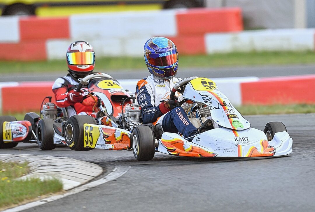 Wieder Kart-Rennen in Arena E - Colin Sandner kommt diesmal mit der "1" des Vorjahreschampions. Foto: Thorsten Horn