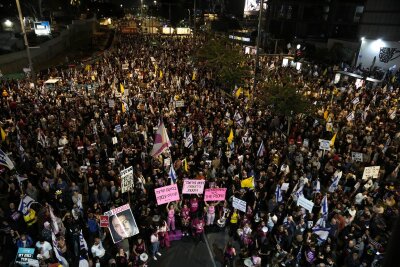 Wieder Proteste für Geisel-Abkommen in Israel - Israelis in Tel Aviv demonstrieren für ein Geisel-Abkommen. 