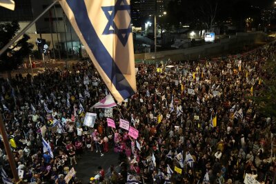 Wieder Proteste für Geisel-Abkommen in Israel - Israelis in Tel Aviv demonstrieren für ein Geisel-Abkommen. 