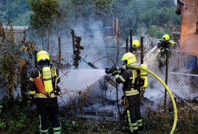 Wiederholte Brandstiftung in Chemnitz: Laube auf Gelände der Gaststätte Taverne zerstört -  Am Harthwald 3 brannte es auf dem Gelände der ehemaligen Gaststätte "Taverne". Foto: haertelpress