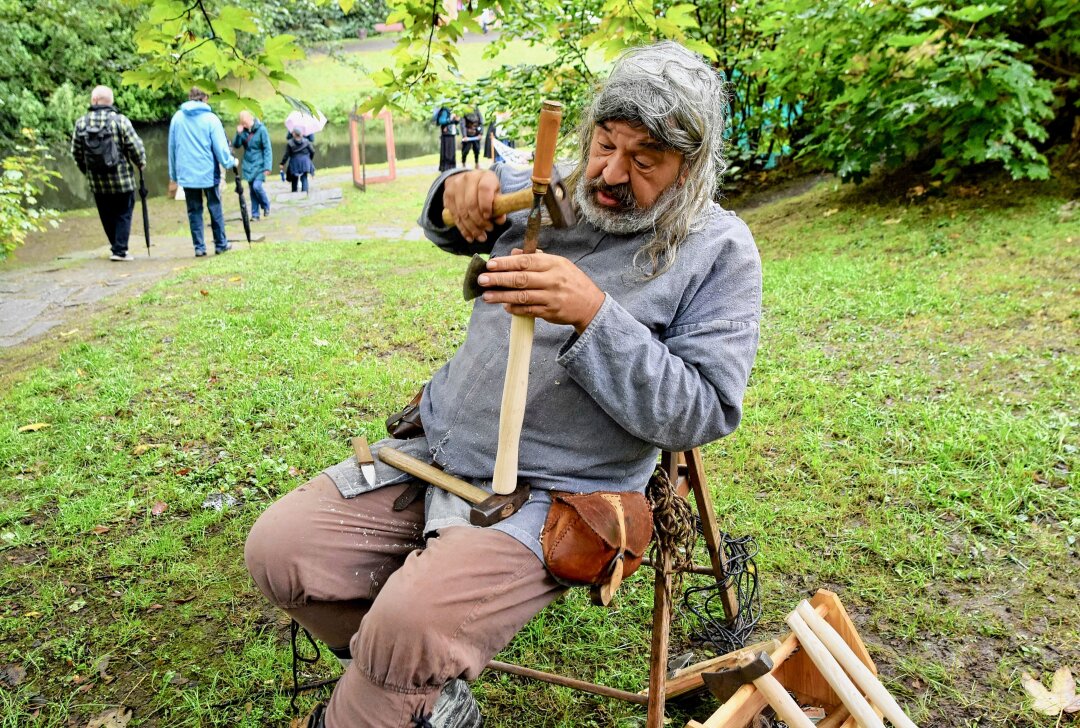 Wikinger-Markt auf Burg Rabenstein: Mittelalterliches Handwerk und Spektakel - Der Wikinger-Markt begeistert so jeden Geschichtsliebhaber. Foto: Steffi Hofmann