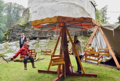 Wikinger-Markt auf Burg Rabenstein: Mittelalterliches Handwerk und Spektakel - Der Wikinger-Markt begeistert so jeden Geschichtsliebhaber. Foto: Steffi Hofmann