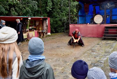 Wikinger-Markt auf Burg Rabenstein: Mittelalterliches Handwerk und Spektakel - Der Wikinger-Markt begeistert so jeden Geschichtsliebhaber. Foto: Steffi Hofmann