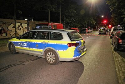 Wilde Verfolgungsjagd in Sachsen endet mit Unfall: A4 kracht gegen Ampel - Der Verkehrsunfalldienst der Polizei ermittelt zur Ursache. Foto: Roland Halkasch