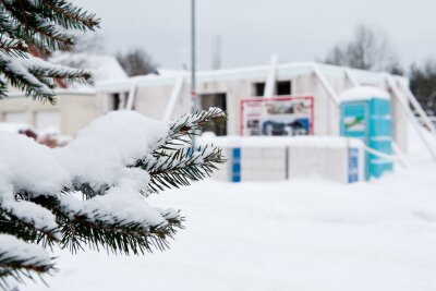 Wintereinbruch: Baustelle proaktiv absichern - In der kalten Jahreszeit sollten Bauherren aktiv darauf achten, dass ihre Baustelle winterfest gesichert ist.