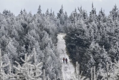 Wintervorboten auf dem Fichtelberg: Dauerfrost, Schnee und Eis - Auf dem Fichtelberg hat es geschneit. Foto: Bernd März