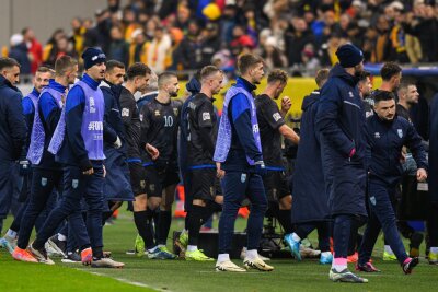 Wirbel um Spielabbruch: Augsburg-Profi sieht klares Zeichen - Wegen Provokationen verließ Kosovos Nationalteam den Platz.