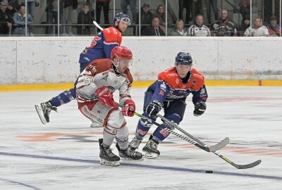 Wölfe haben "Käpt'n Kili" verabschiedet - Für Kapitän Killian Glück war der Test gegen den EV Pegnitz das Abschiedsspiel. Foto: Ramona Schwabe