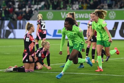 Wolfsburg überrumpelt FC Bayern dank "Überraschungseffekt" - Wolfsburgs Lineth Beerensteyn bejubelt ihr Tor zum 2:0-Endstand.