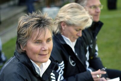 Wücks Ahnen beim DFB: Nur Start-Siege und ein Wechsel-Rekord - Die Trainerinnen der Weltmeisterinnen: Tina Theune (l) und Silvia Neid.