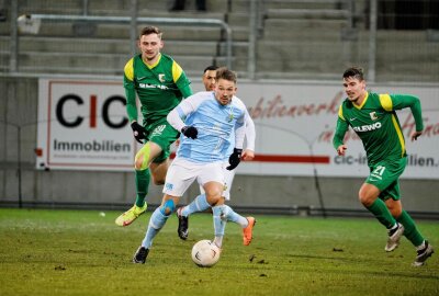 Youngster schießt CFC zum Heimsieg gegen Chemie Leipzig - Florian Kirstein, Kevin Freiberger und Anes Osmanowski. Foto: Harry Härtel