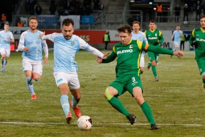 Himmelblaue gewinnen unter Flutlicht 1:0. Foto: Harry Härtel