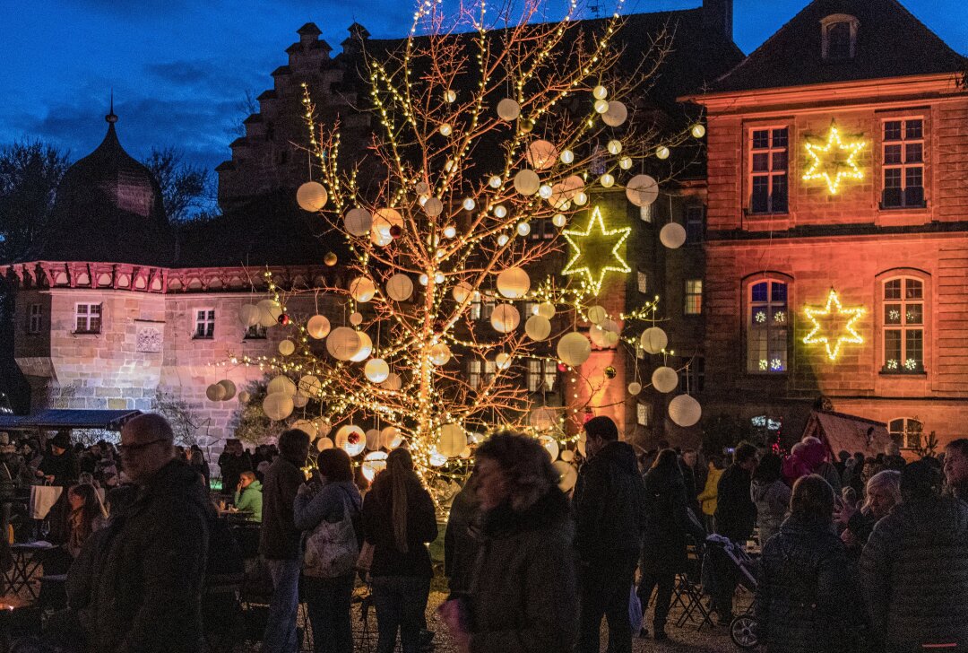 Zauberhafte Winterszeit auf Schloss Eyrichshof lädt zum Bummeln ein - Anfang November findet am winterlich geschmückten Schloss Eyrichshof die Winterszeit statt. Foto: Schloss Eyrichshof