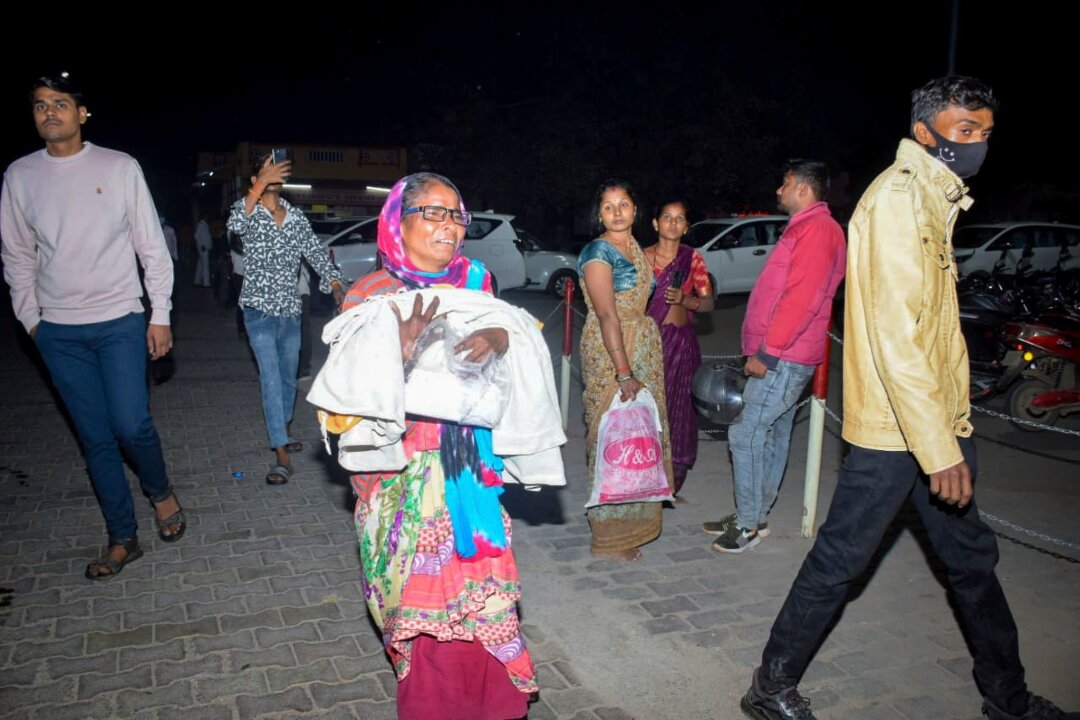 Zehn Babys sterben bei Krankenhaus-Brand in Indien - Das Feuer habe eine Massenpanik ausgelöst, als Patienten und Angehörige versucht hätten, das Gebäude zu verlassen.