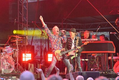 Zehn Jahre Waldbühne Schwarzenberg: Die Riesenfete ist noch nicht zuende - Am Sonntag-Abend standen Rockhaus in Schwarzenberg auf der Bühne. Foto: Ralf Wendland