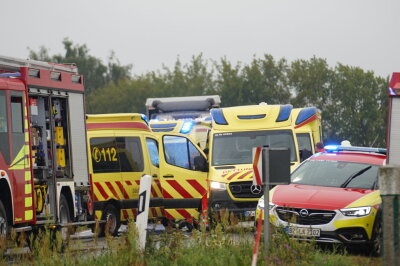 Zehn Verletzte nach Unfall auf sächsischer Bundesstraße - Am Freitagmorgen kam es gegen 09.20 Uhr auf der B156 zu einem schweren Verkehrsunfall.