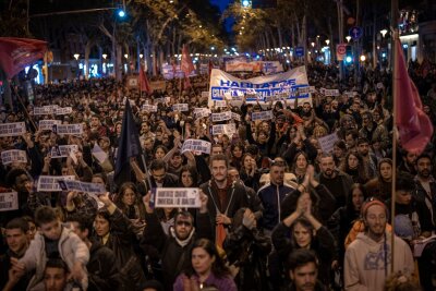 Zehntausende demonstrieren in Barcelona gegen hohe Mieten - In Städten wie Barcelona sind auch Touristenunterkünfte Teil des Problems.