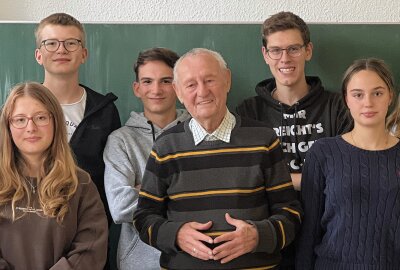 Zeitzeuge hält im Vogtland leidenschaftliches Plädoyer für den Frieden - Zeitzeuge Martin Narr war in der Plauener Friedensschule zu Gast. Foto: Friedensschule Plauen 