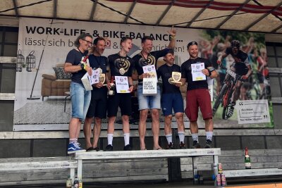 Zieleinlauf und Freude pur am Stausee: Das sind die Siegerfotos vom Heavy24 - Siegerteams 2-er Männer.