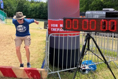 Zieleinlauf und Freude pur am Stausee: Das sind die Siegerfotos vom Heavy24 - Jump! Freude auch beim Veranstalter Alexander Liebers. Die Uhr ist abgelaufen und das Heavy24 war erfolgreich.