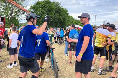 Zieleinlauf und Freude pur am Stausee: Das sind die Siegerfotos vom Heavy24 - Impressionen des Zieleinlaufes des Heavy24.