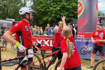 Zieleinlauf und Freude pur am Stausee: Das sind die Siegerfotos vom Heavy24 - Impressionen vom Zieleinlauf.