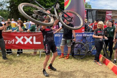 Zieleinlauf und Freude pur am Stausee: Das sind die Siegerfotos vom Heavy24 - Impressionen vom Zieleinlauf.